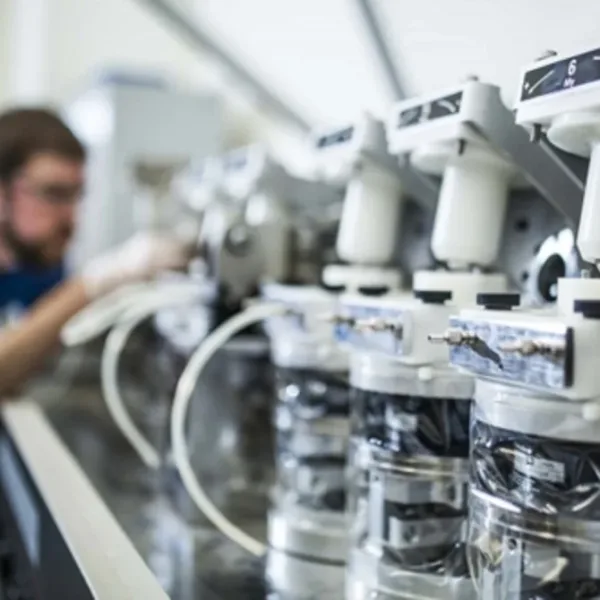 Poate AI să înlocuiască fiecare om de știință uman dintr-un laborator de top cu agenți AI capabili să proiecteze și să realizeze experimente revoluționare în chimie, fizică sau medicină?