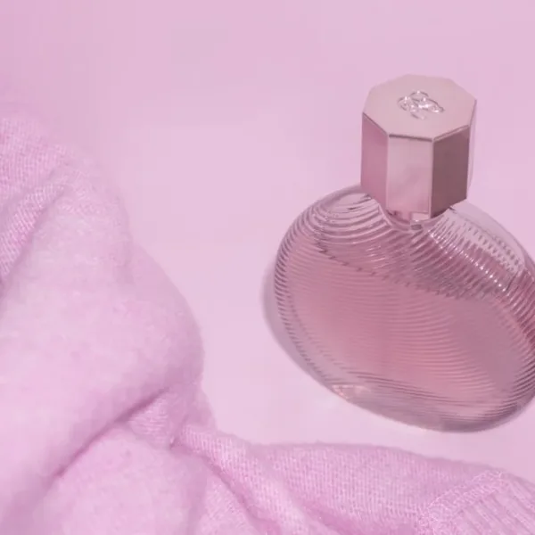 Kan AI een geurprofiel genereren voor een nieuwe parfum die aanslaat bij een specifieke doelgroep?